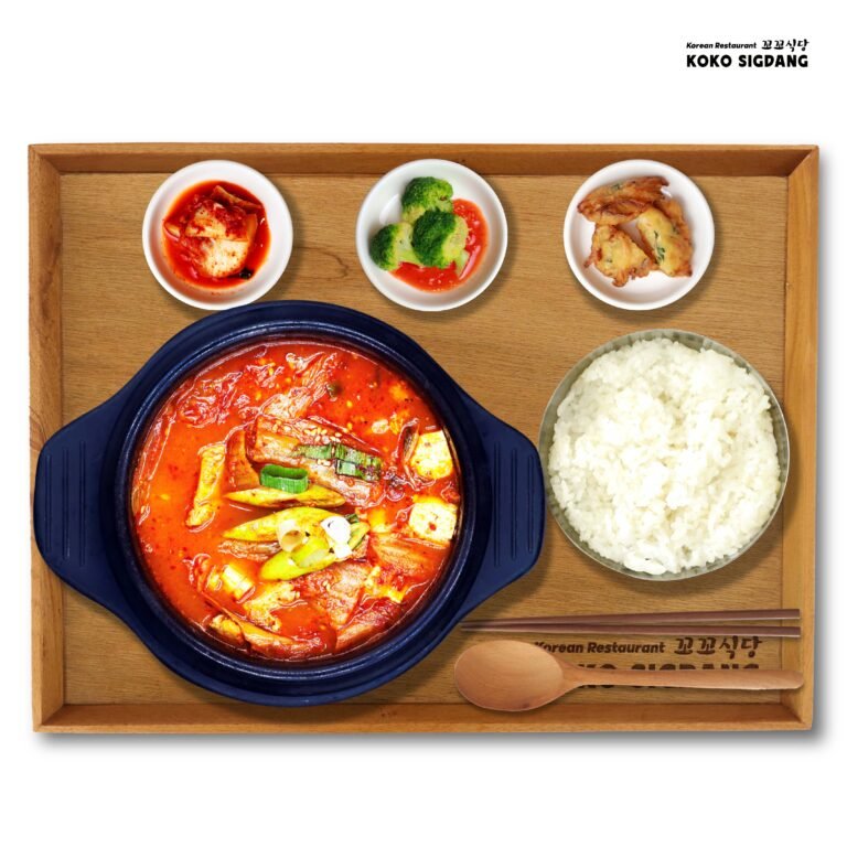 Tuna Kimchi Jjigae Jeongsig ttugbaegi bulgogi jeongsig